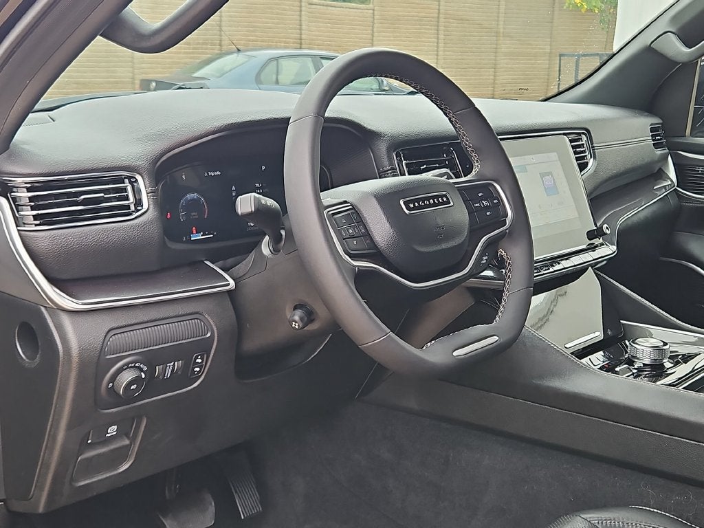 2023 Jeep Wagoneer Base