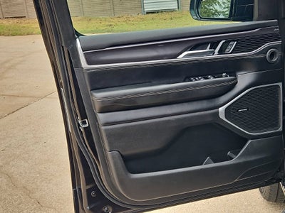 2023 Jeep Wagoneer Base