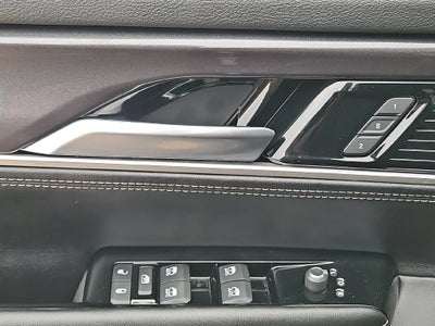 2023 Jeep Wagoneer Base