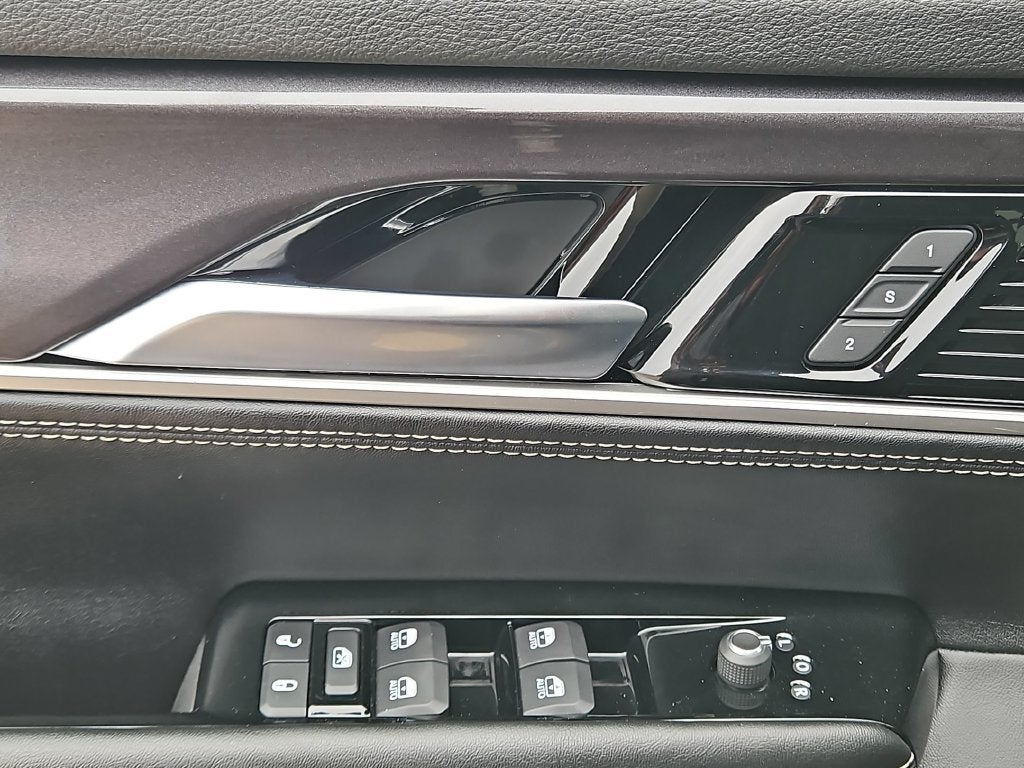 2023 Jeep Wagoneer Base