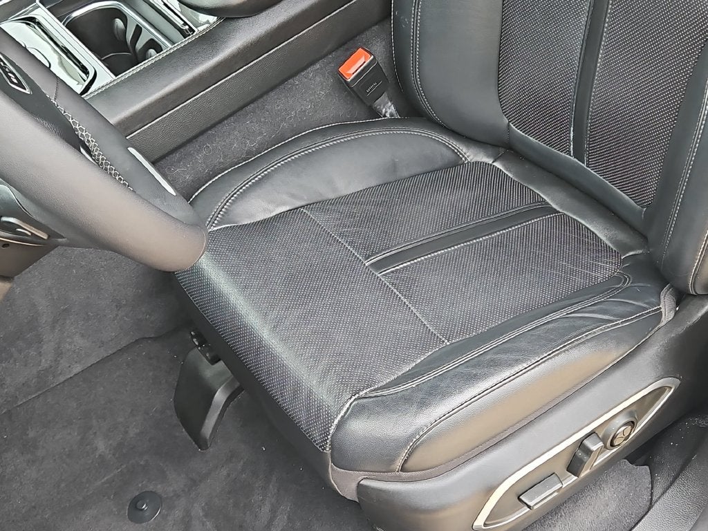 2023 Jeep Wagoneer Base
