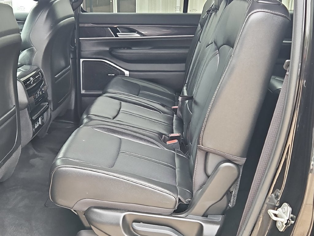 2023 Jeep Wagoneer Base
