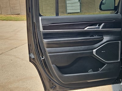 2023 Jeep Wagoneer Base