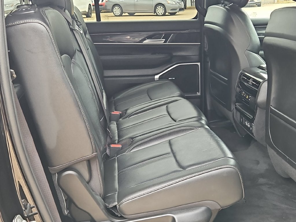 2023 Jeep Wagoneer Base