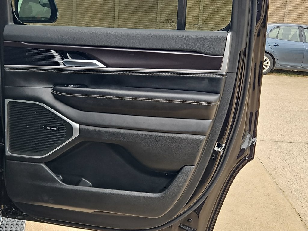 2023 Jeep Wagoneer Base