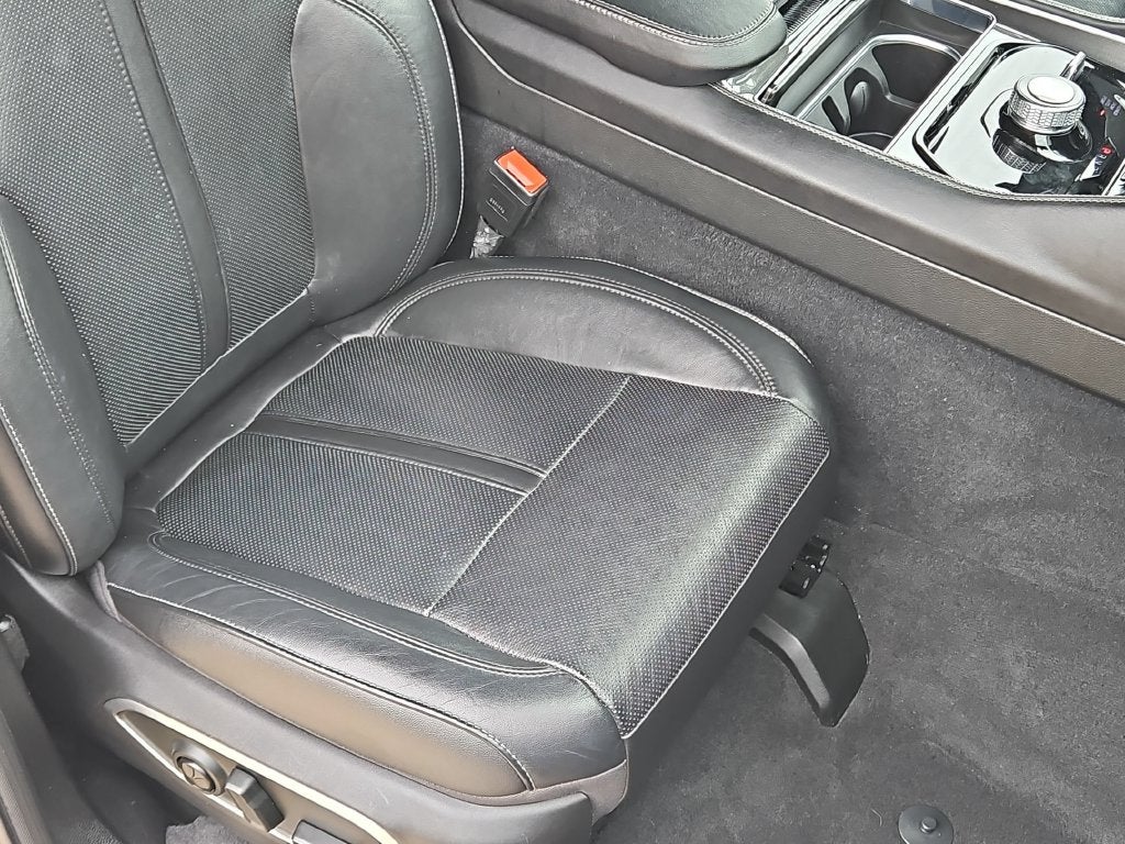 2023 Jeep Wagoneer Base