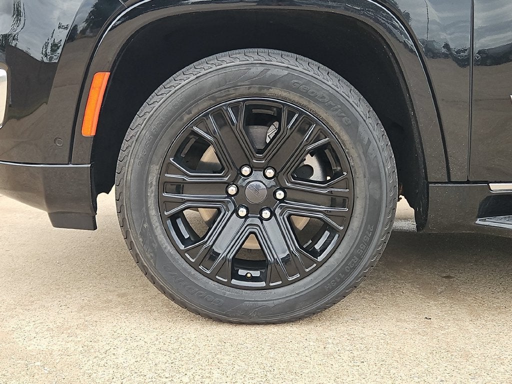 2023 Jeep Wagoneer Base