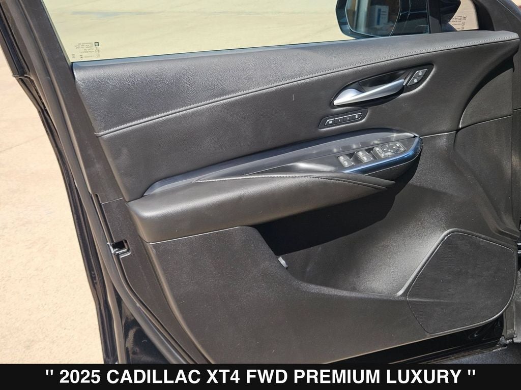 2025 Cadillac XT4 Premium Luxury