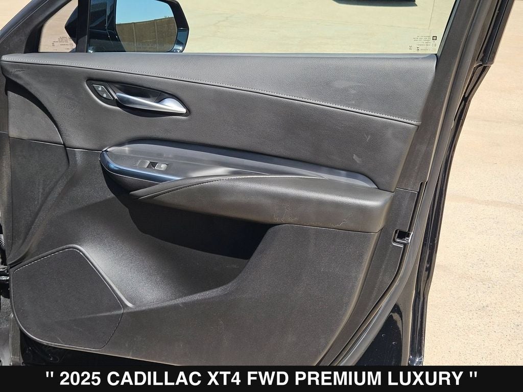 2025 Cadillac XT4 Premium Luxury