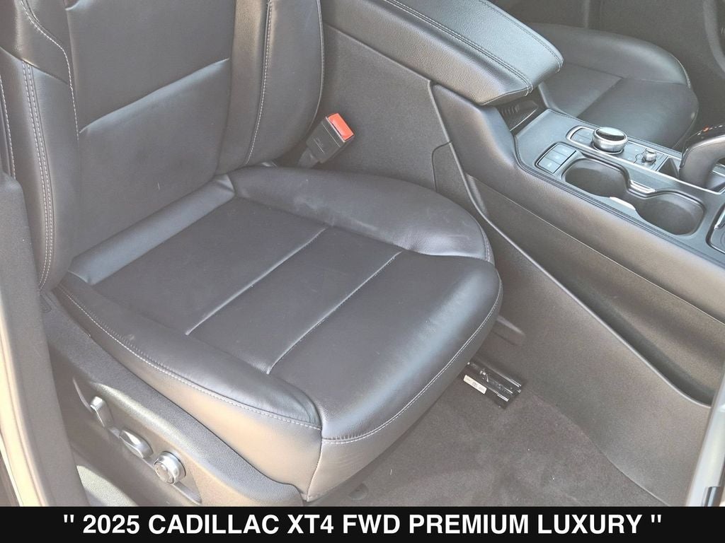 2025 Cadillac XT4 Premium Luxury