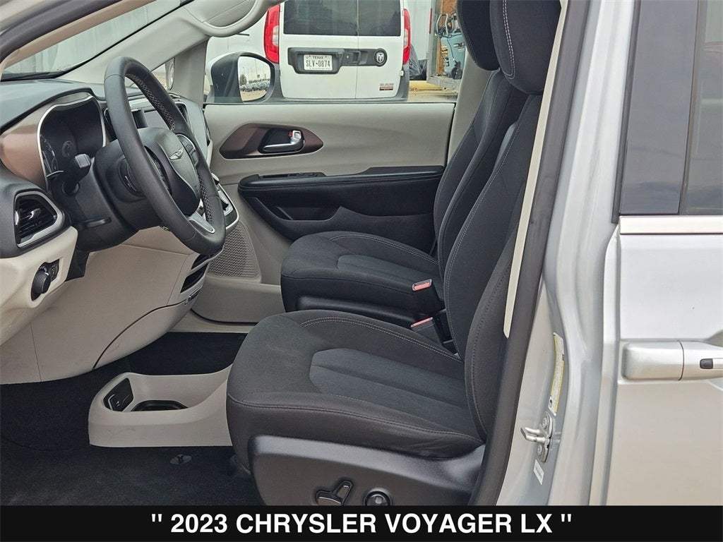 2023 Chrysler Voyager LX