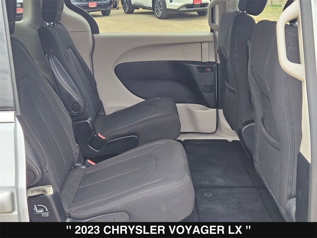 2023 Chrysler Voyager LX