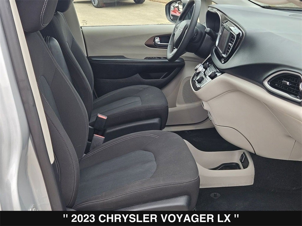 2023 Chrysler Voyager LX