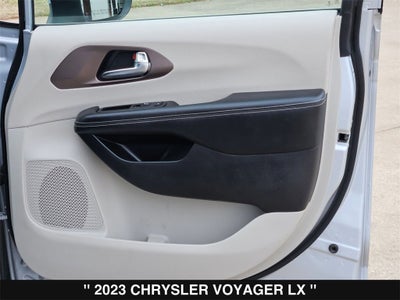 2023 Chrysler Voyager LX