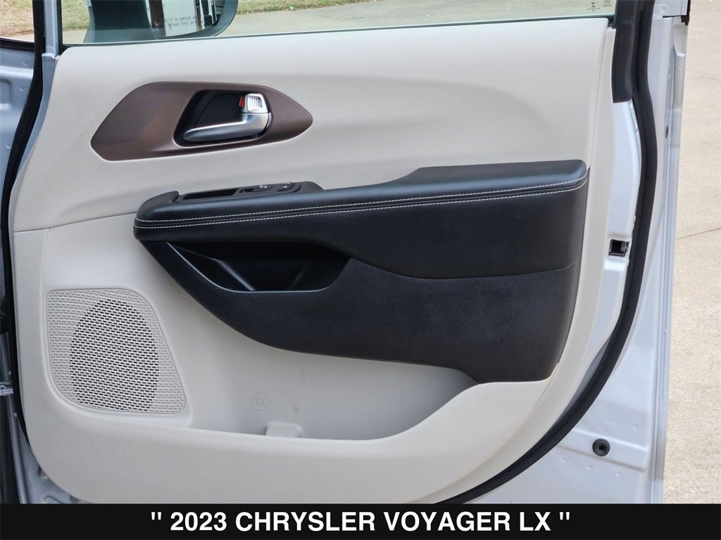 2023 Chrysler Voyager LX