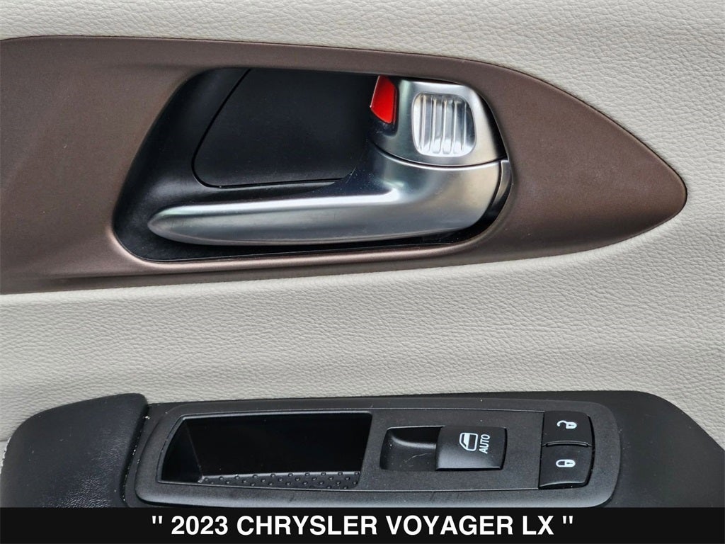 2023 Chrysler Voyager LX