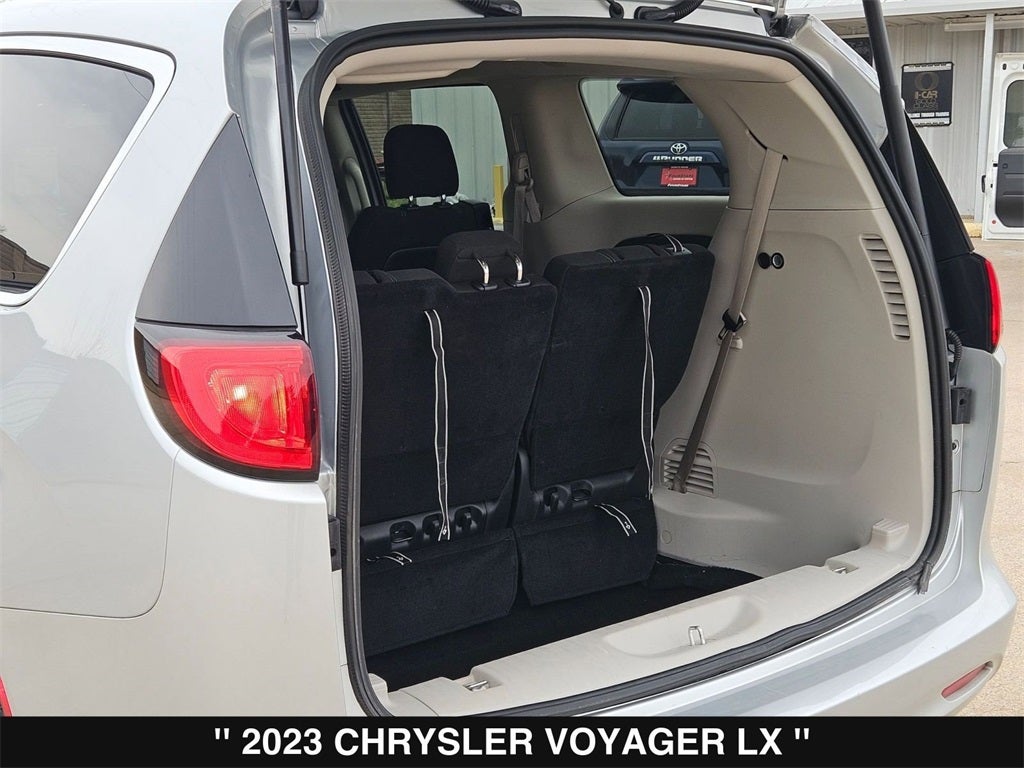 2023 Chrysler Voyager LX