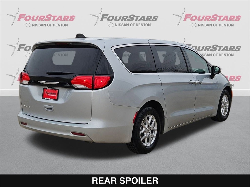 2023 Chrysler Voyager LX