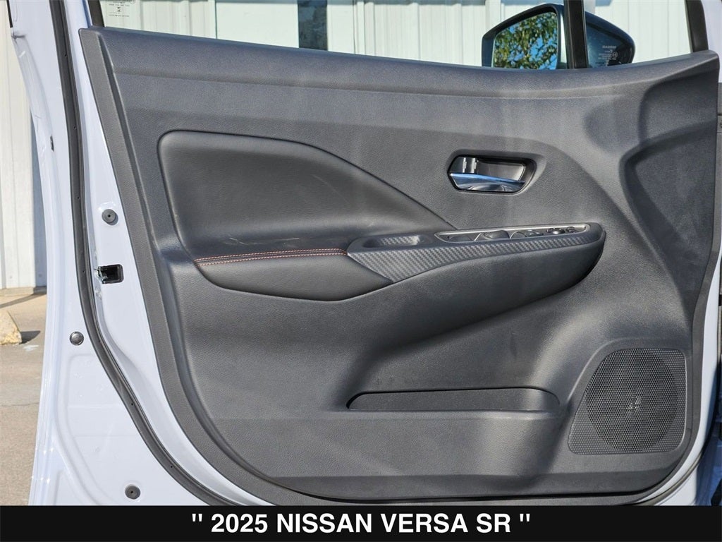 2025 Nissan Versa 1.6 SR