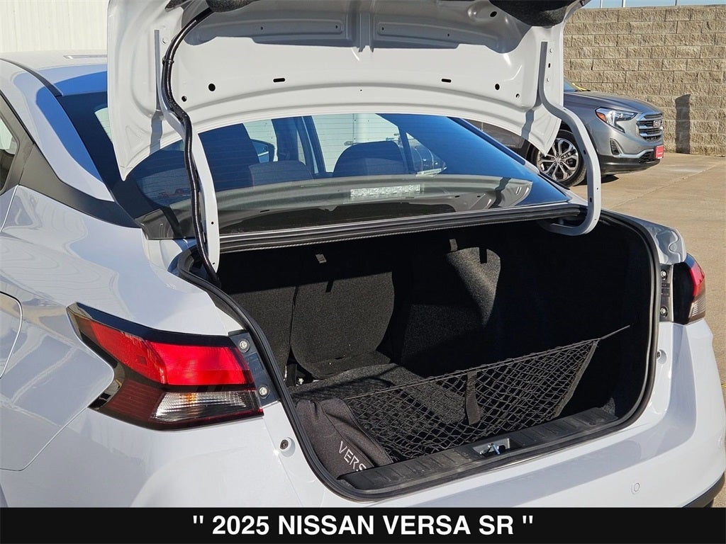 2025 Nissan Versa 1.6 SR