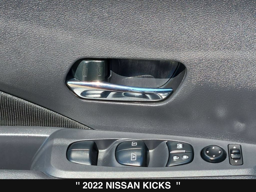 2022 Nissan Kicks SV