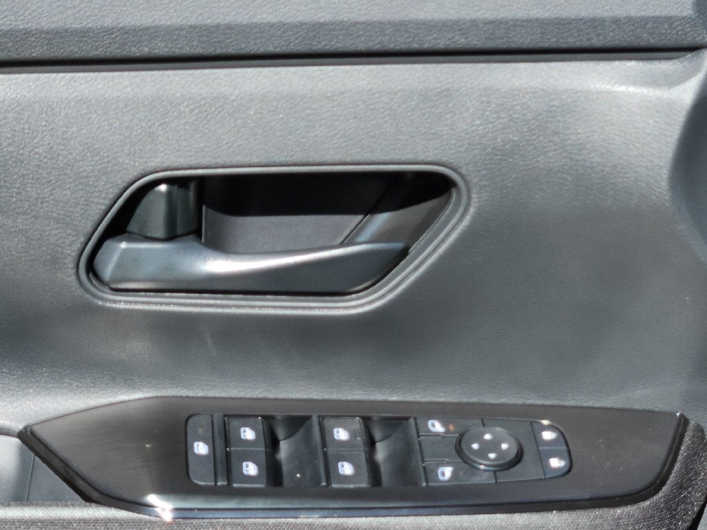 2027 Nissan Kicks S