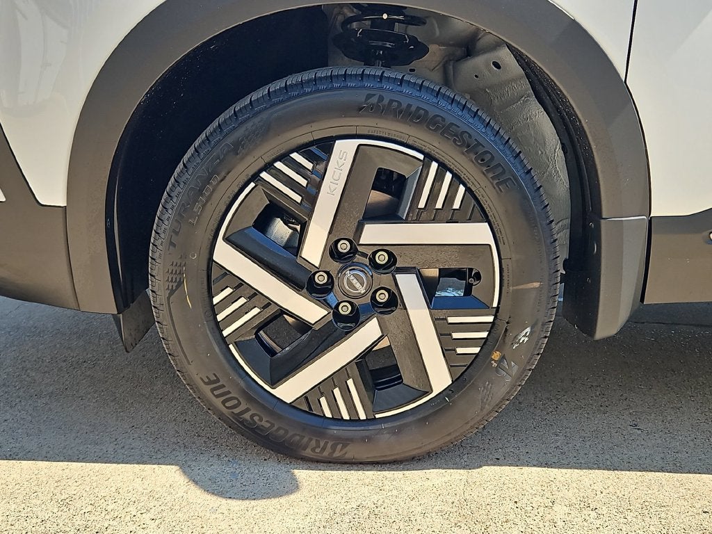 2027 Nissan Kicks SV