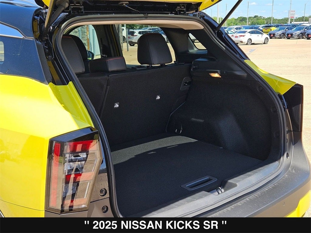 2025 Nissan Kicks SR