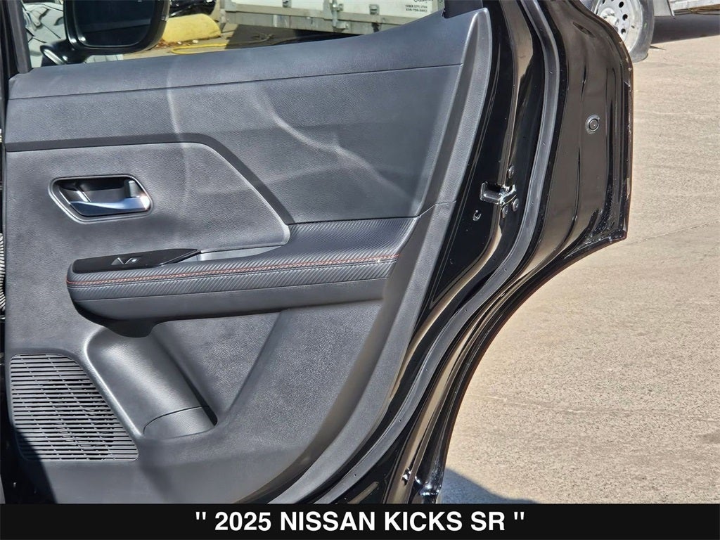 2025 Nissan Kicks SR