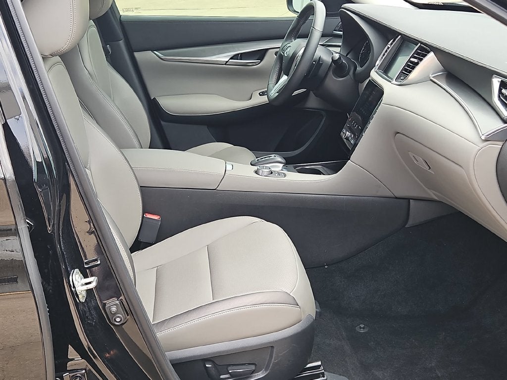 2023 INFINITI QX50 LUXE