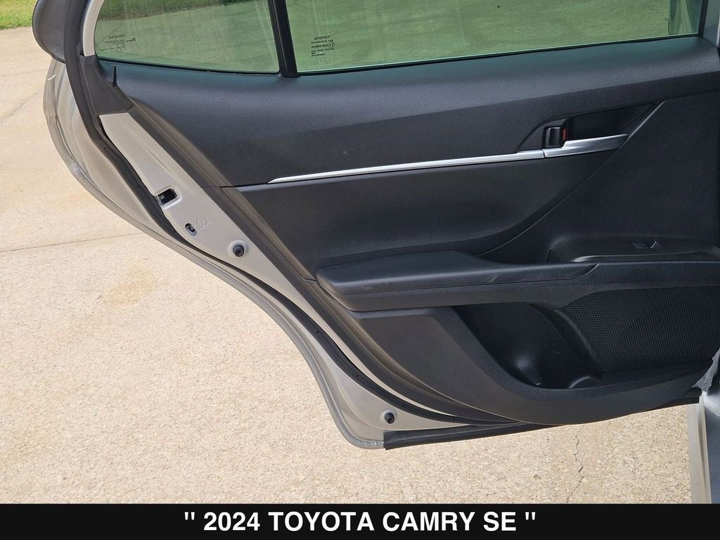 2024 Toyota Camry Hybrid SE