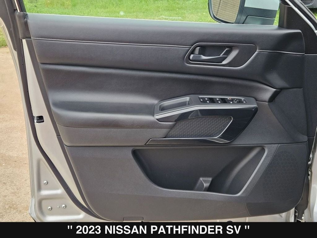 2023 Nissan Pathfinder SV