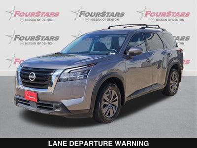 2022 Nissan Pathfinder SV