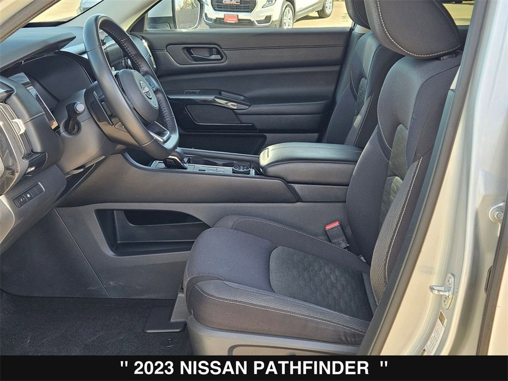 2023 Nissan Pathfinder SV