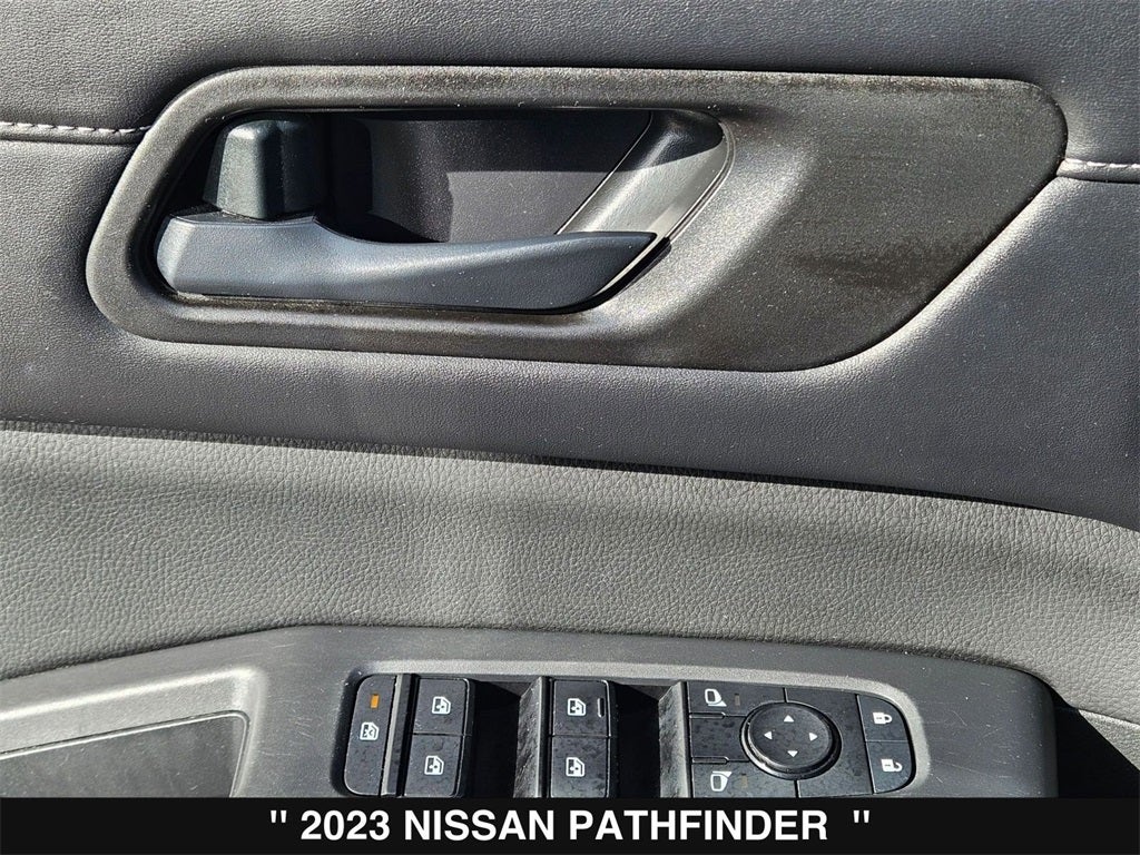 2023 Nissan Pathfinder SV