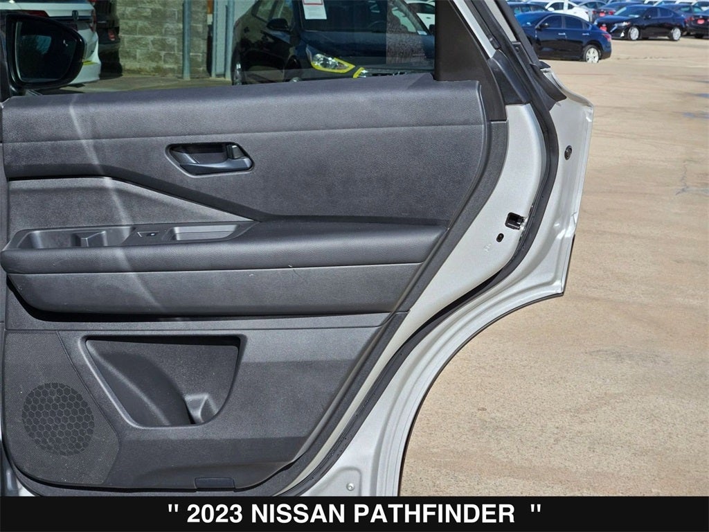 2023 Nissan Pathfinder SV