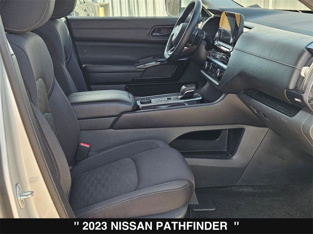 2023 Nissan Pathfinder SV
