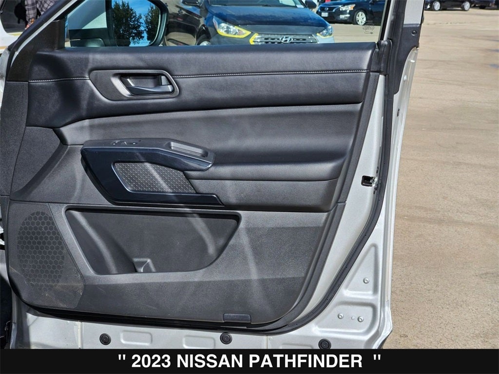 2023 Nissan Pathfinder SV