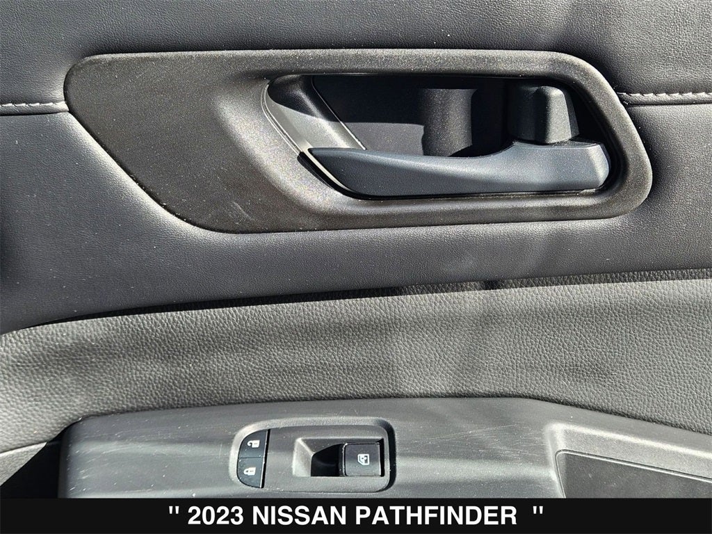 2023 Nissan Pathfinder SV