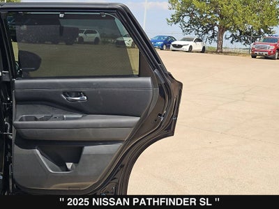 2025 Nissan Pathfinder SL