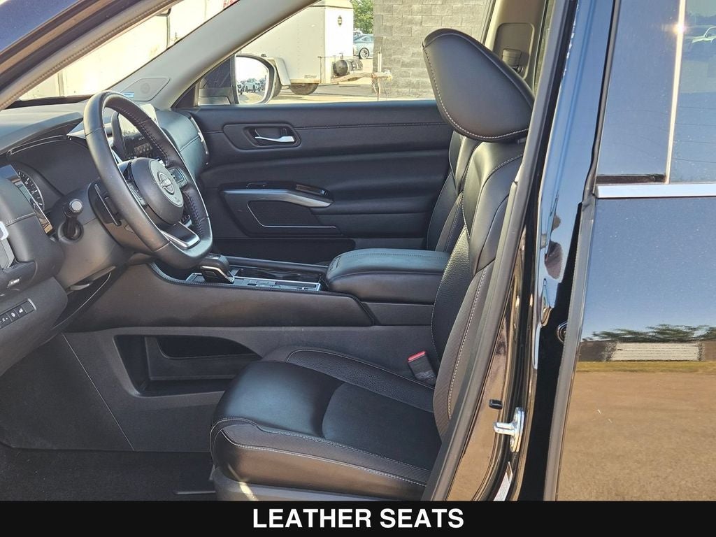 2024 Nissan Pathfinder SL