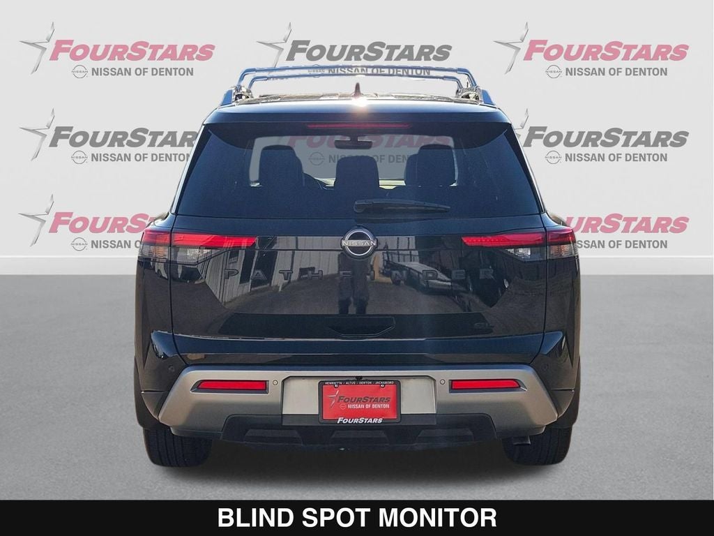 2024 Nissan Pathfinder SL
