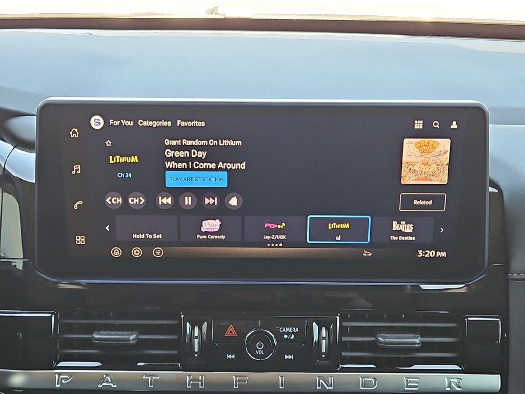 2026 Nissan Pathfinder SL