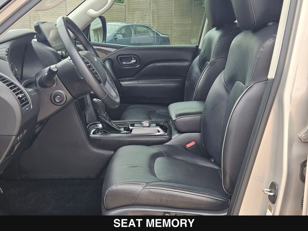 2023 INFINITI QX80 LUXE