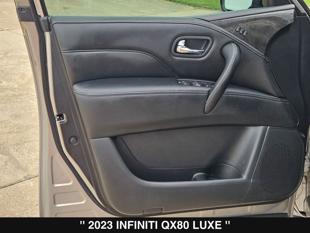 2023 INFINITI QX80 LUXE