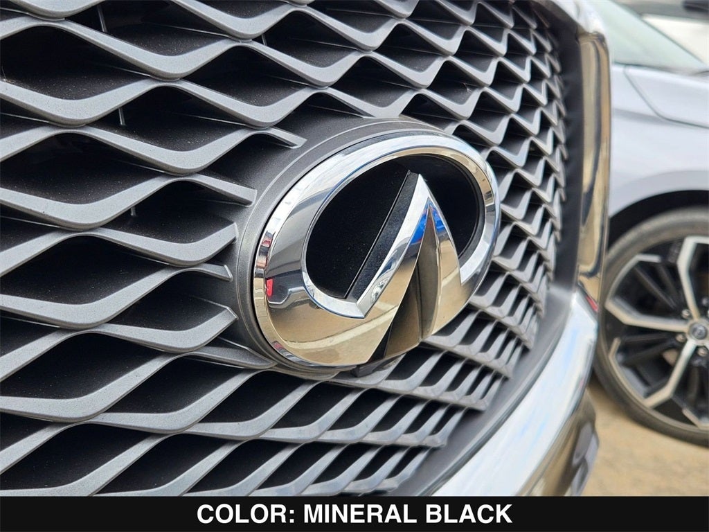 2022 INFINITI QX80 LUXE