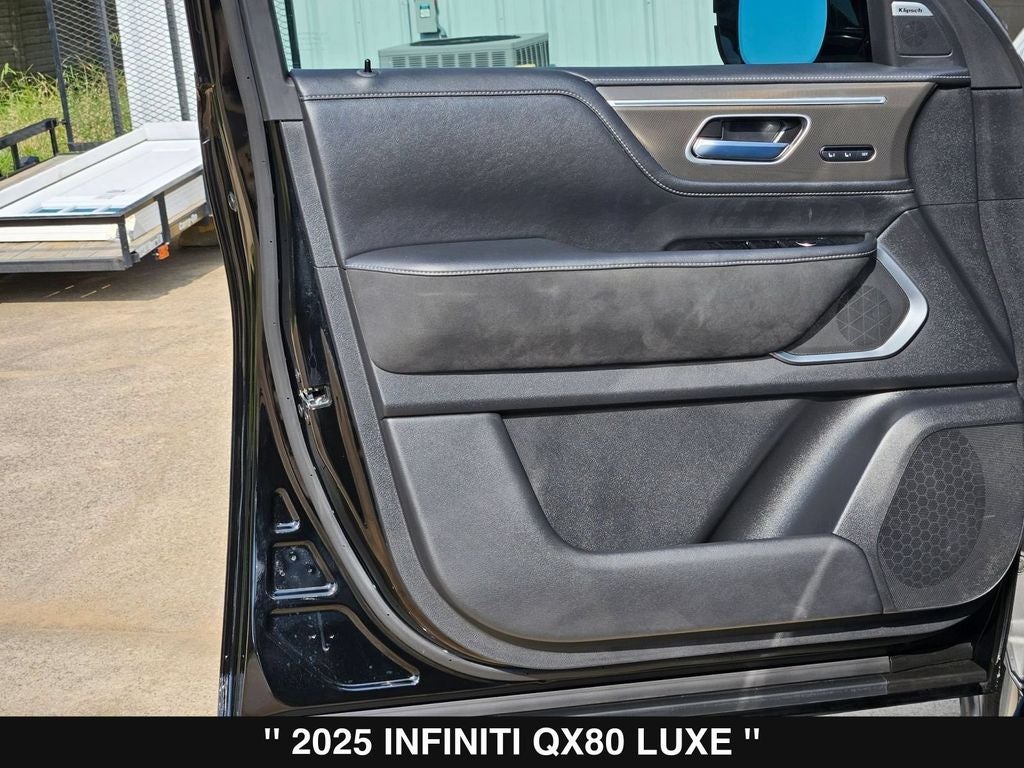 2025 INFINITI QX80 LUXE