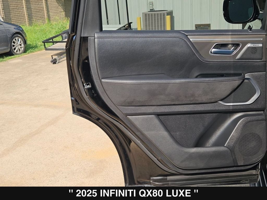 2025 INFINITI QX80 LUXE