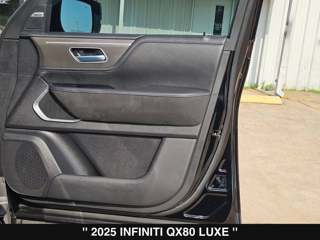 2025 INFINITI QX80 LUXE