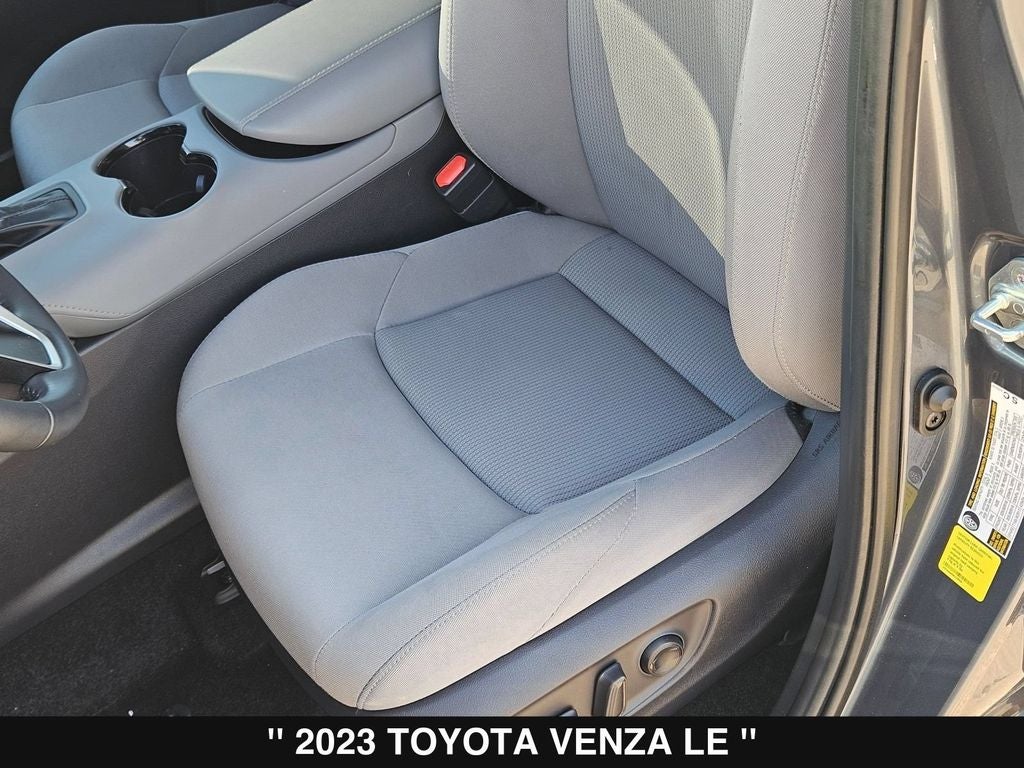 2023 Toyota Venza LE